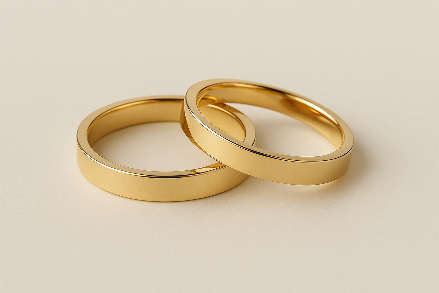 4mm de largura, um pouco mais larga porem fina de espessura, nao grossa assim, fundo branco off white