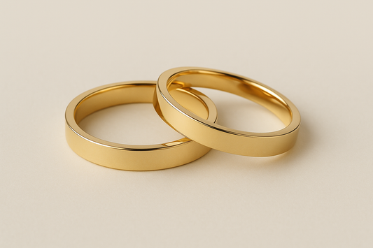 4mm de largura, um pouco mais larga porem fina de espessura, nao grossa assim, fundo branco off white